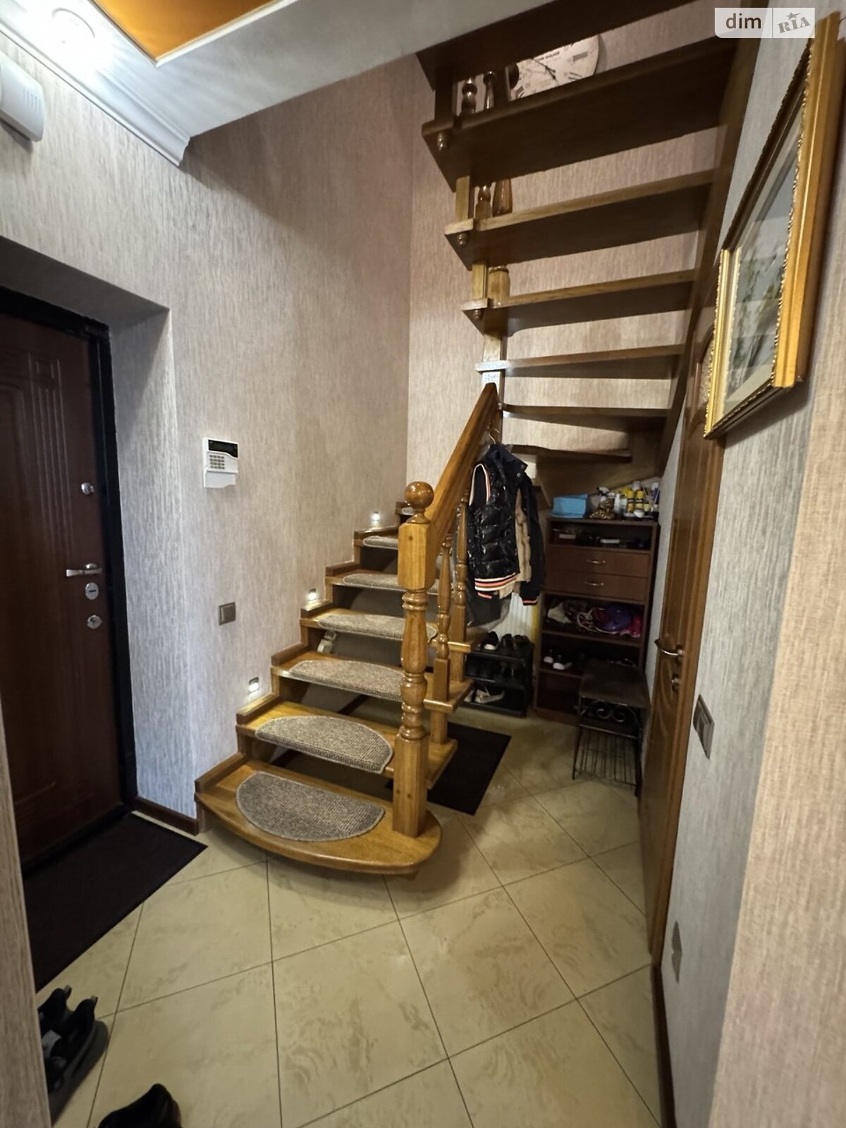 Продаж трикімнатної квартири в Львові, на вул. Квітова, район Підзамче фото 1 Продаж трикімнатної квартири в Львові, на вул. Квітова, район Підзамче фото 1