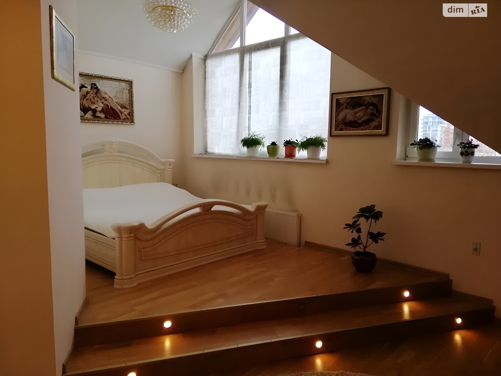 Продажа шестикомнатной квартиры в Львове, на ул. Квитовая, район Подзамче фото 1 Продажа шестикомнатной квартиры в Львове, на ул. Квитовая, район Подзамче фото 1