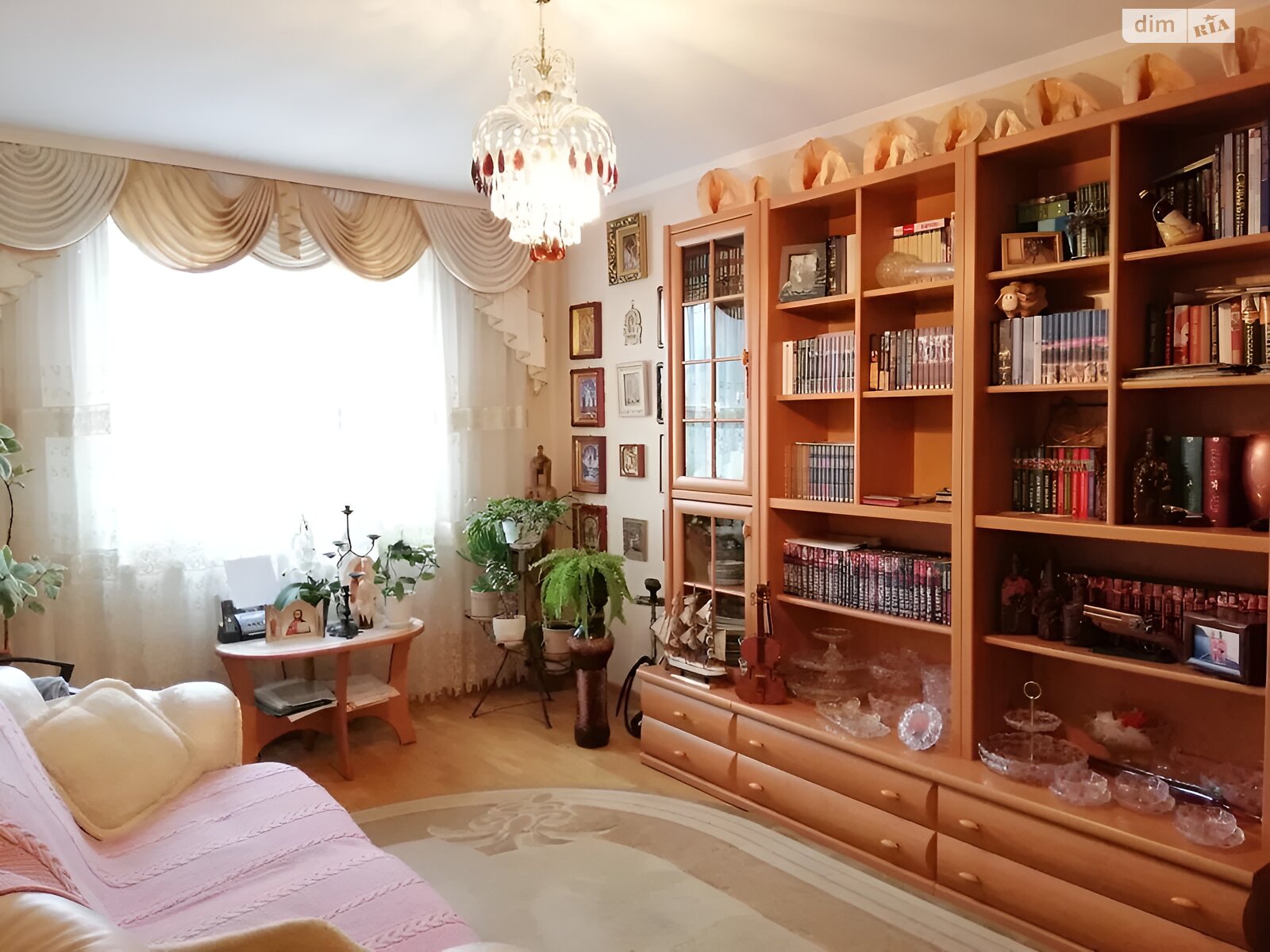 Продажа шестикомнатной квартиры в Львове, на ул. Квитовая, район Подзамче фото 1 Продажа шестикомнатной квартиры в Львове, на ул. Квитовая, район Подзамче фото 1