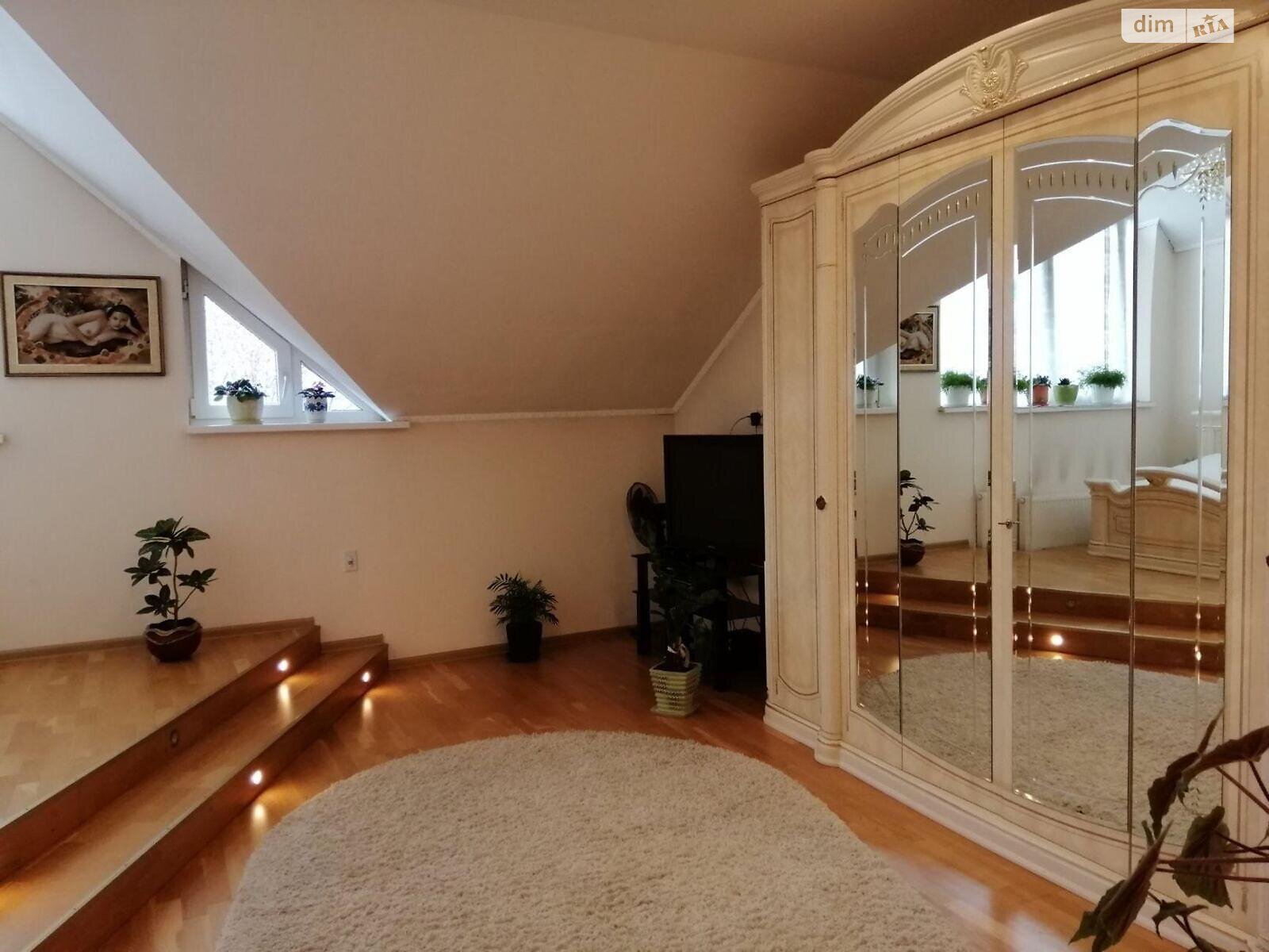 Продажа шестикомнатной квартиры в Львове, на ул. Квитовая 26, район Подзамче фото 1 Продажа шестикомнатной квартиры в Львове, на ул. Квитовая 26, район Подзамче фото 1