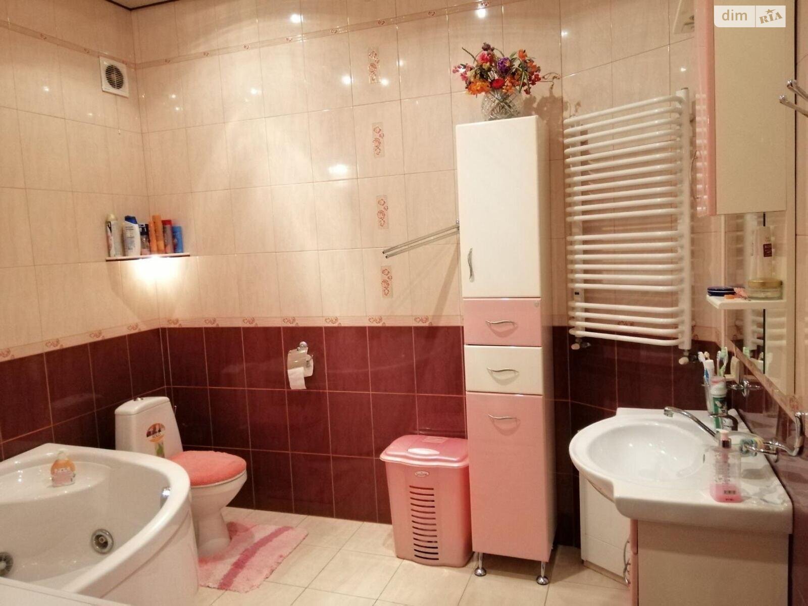 Продажа шестикомнатной квартиры в Львове, на ул. Квитовая 26, район Подзамче фото 1 Продажа шестикомнатной квартиры в Львове, на ул. Квитовая 26, район Подзамче фото 1