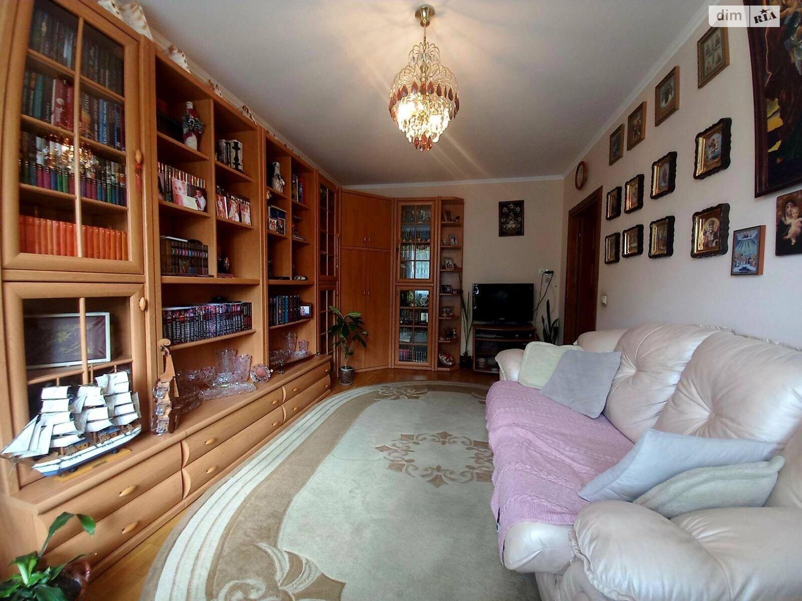 Продажа шестикомнатной квартиры в Львове, на ул. Квитовая 26, район Подзамче фото 1 Продажа шестикомнатной квартиры в Львове, на ул. Квитовая 26, район Подзамче фото 1