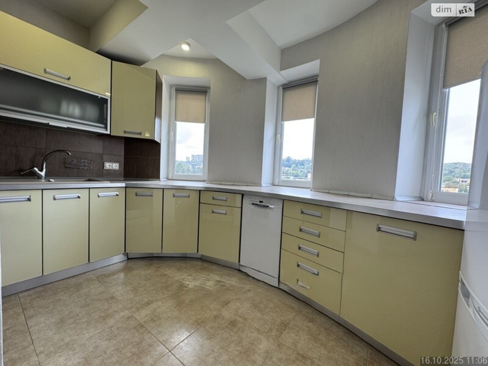 Продажа трехкомнатной квартиры в Львове, на ул. Оноре де Бальзака 25, район Подзамче фото 1 Продажа трехкомнатной квартиры в Львове, на ул. Оноре де Бальзака 25, район Подзамче фото 1