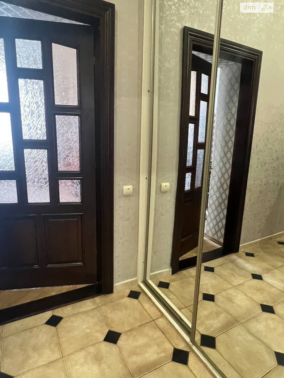 Продаж трикімнатної квартири в Львові, на вул. Коротка, район Привокзальна фото 1 Продаж трикімнатної квартири в Львові, на вул. Коротка, район Привокзальна фото 1