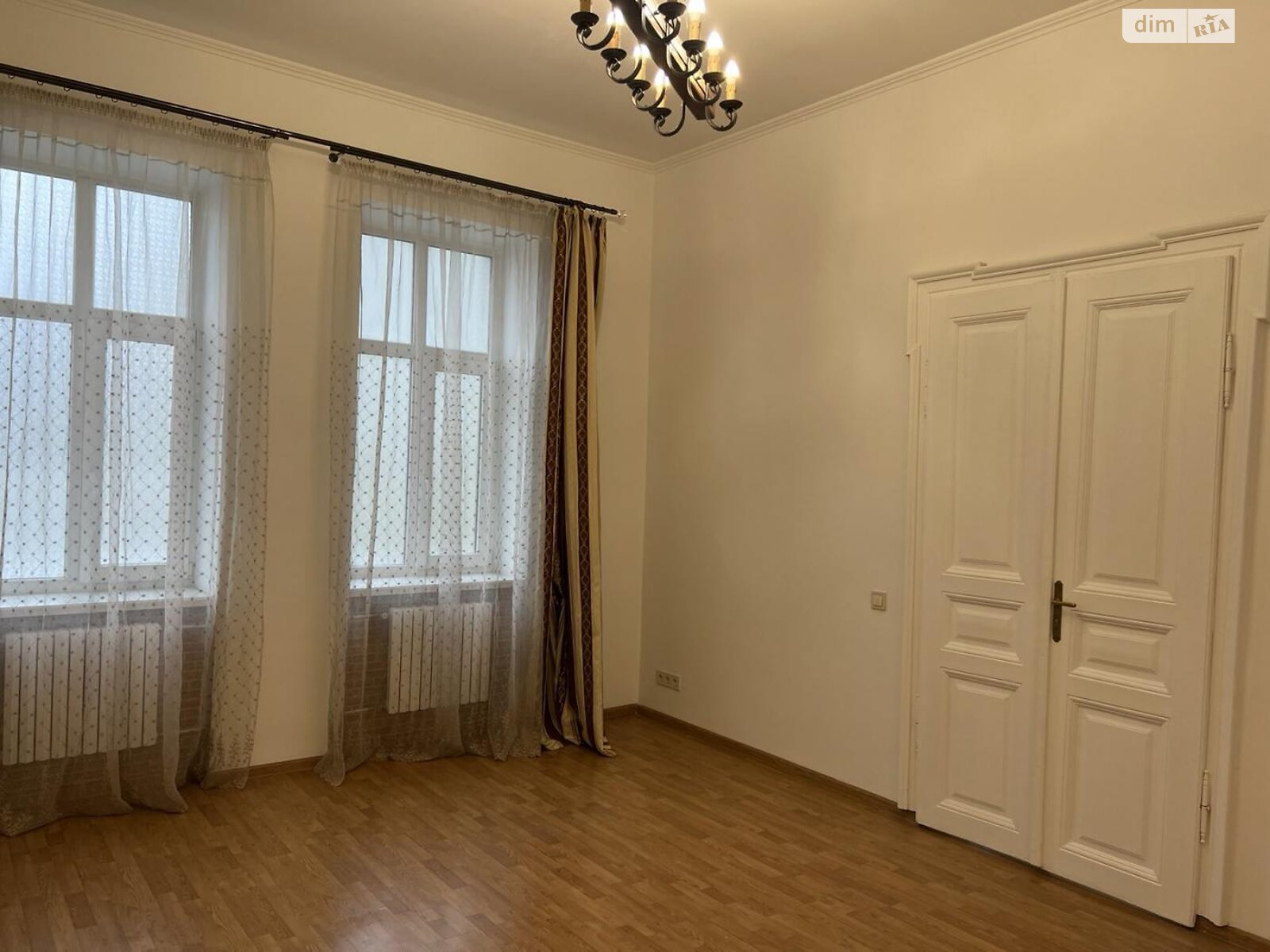 Продаж трикімнатної квартири в Львові, на вул. Руставелі Шота 4, фото 1