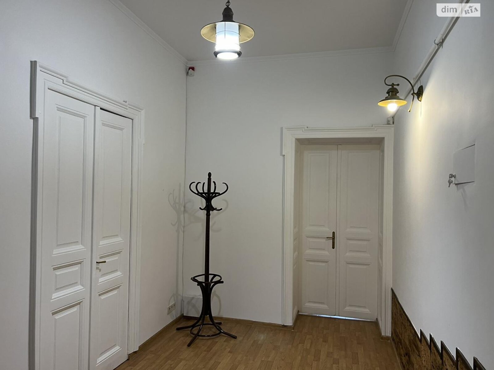 Продаж трикімнатної квартири в Львові, на вул. Руставелі Шота 4, фото 1