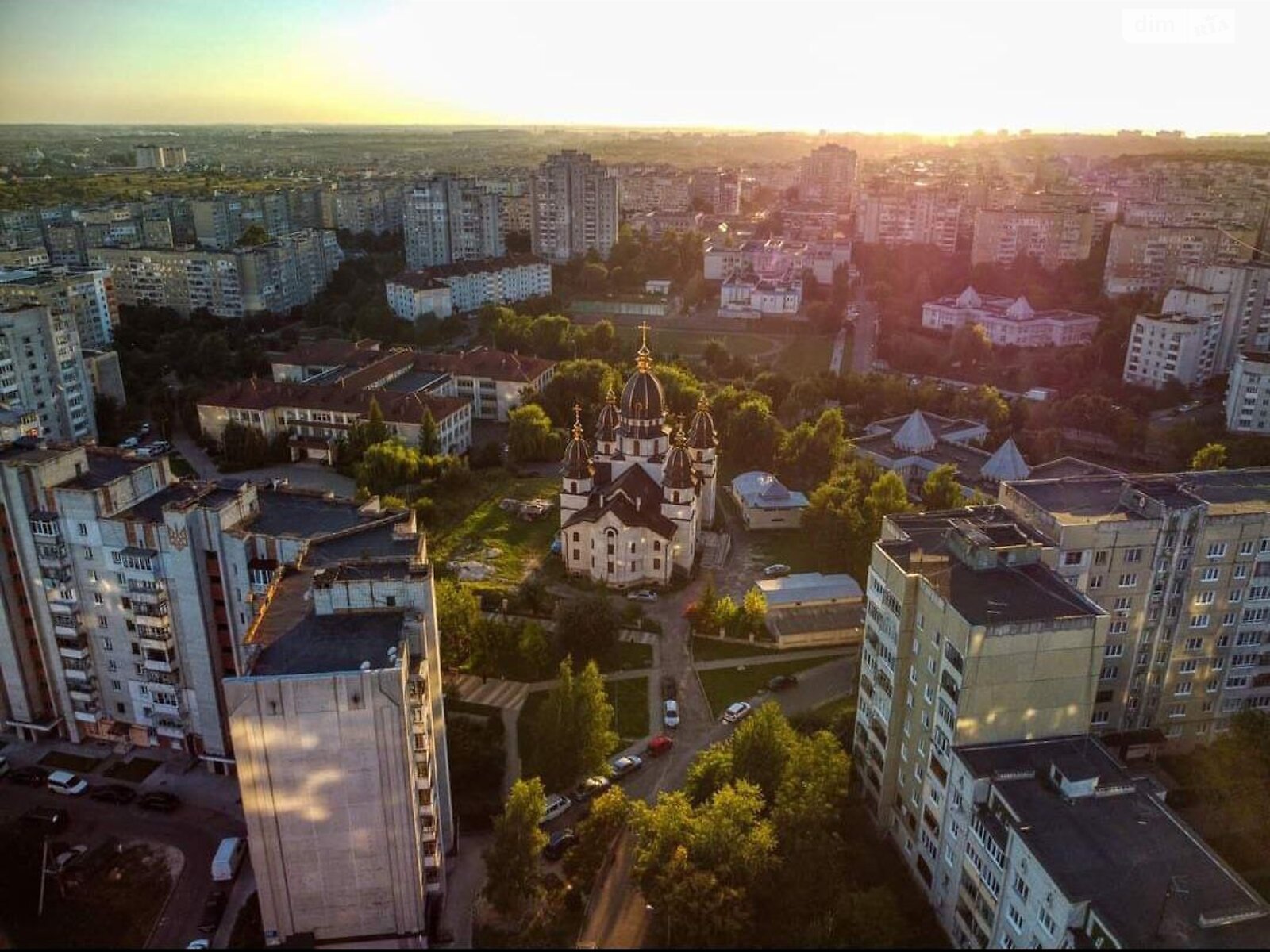 Продаж чотирикімнатної квартири в Львові, на вул. Антонича 10, район Санта Барбара фото 1