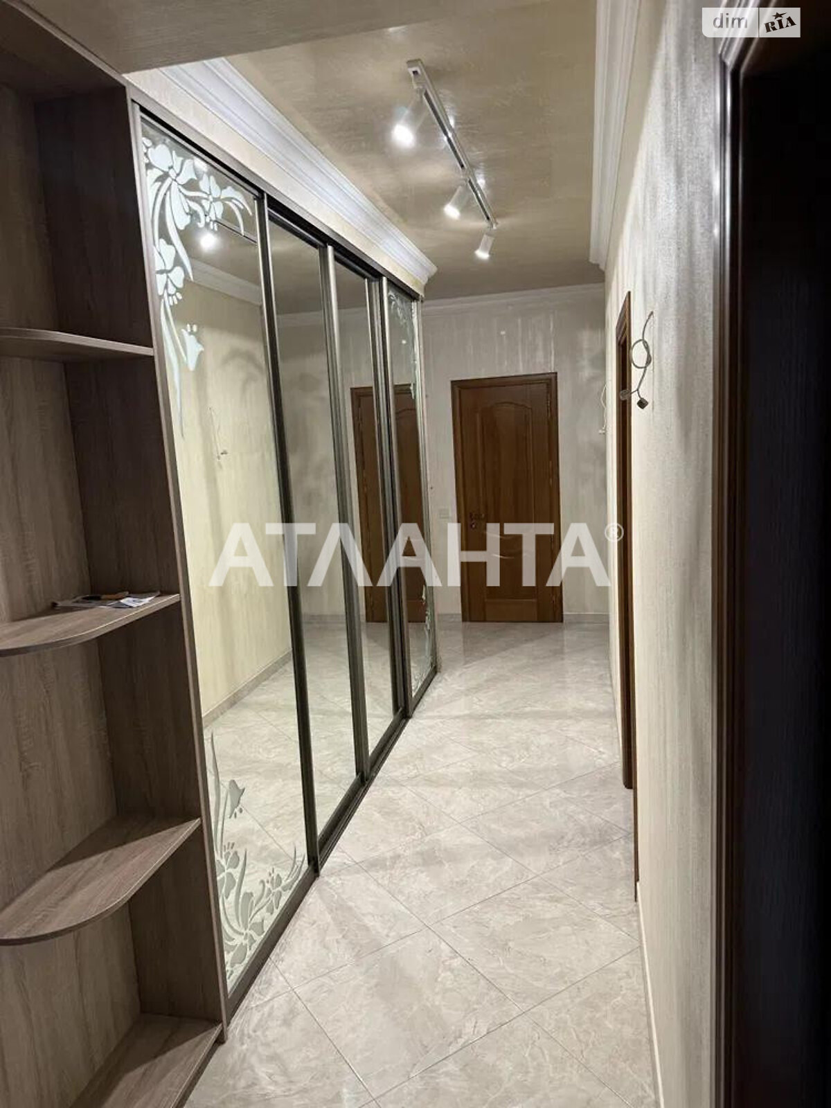 Продаж трикімнатної квартири в Львові, на вул. Плугова, район Шевченківський фото 1 Продаж трикімнатної квартири в Львові, на вул. Плугова, район Шевченківський фото 1