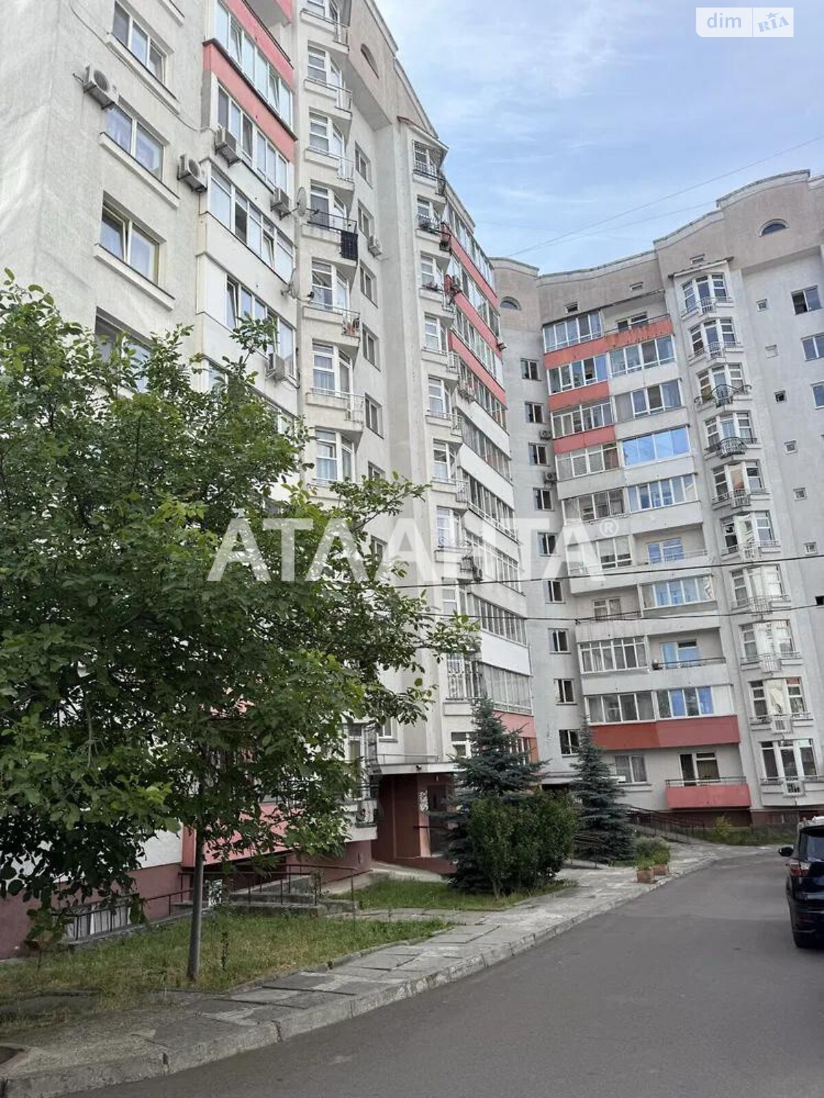 Продаж трикімнатної квартири в Львові, на вул. Плугова, район Шевченківський фото 1 Продаж трикімнатної квартири в Львові, на вул. Плугова, район Шевченківський фото 1