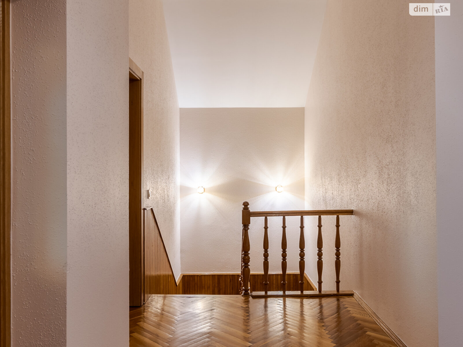 Продажа пятикомнатной квартиры в Львове, на ул. Свенцицкого Иллариона 18, район Софиевка (Галицкий) фото 1