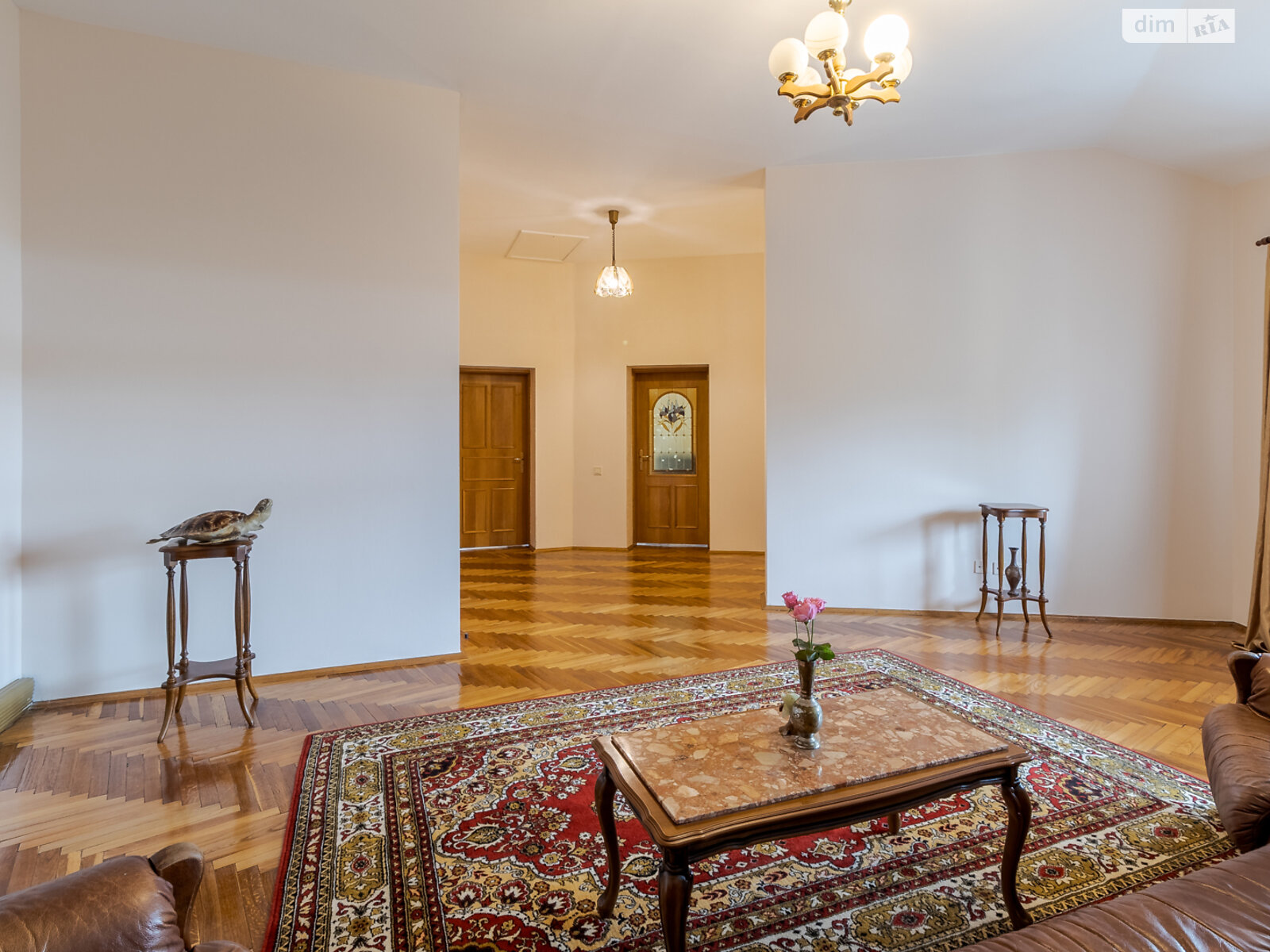 Продажа пятикомнатной квартиры в Львове, на ул. Свенцицкого Иллариона 18, район Софиевка (Галицкий) фото 1