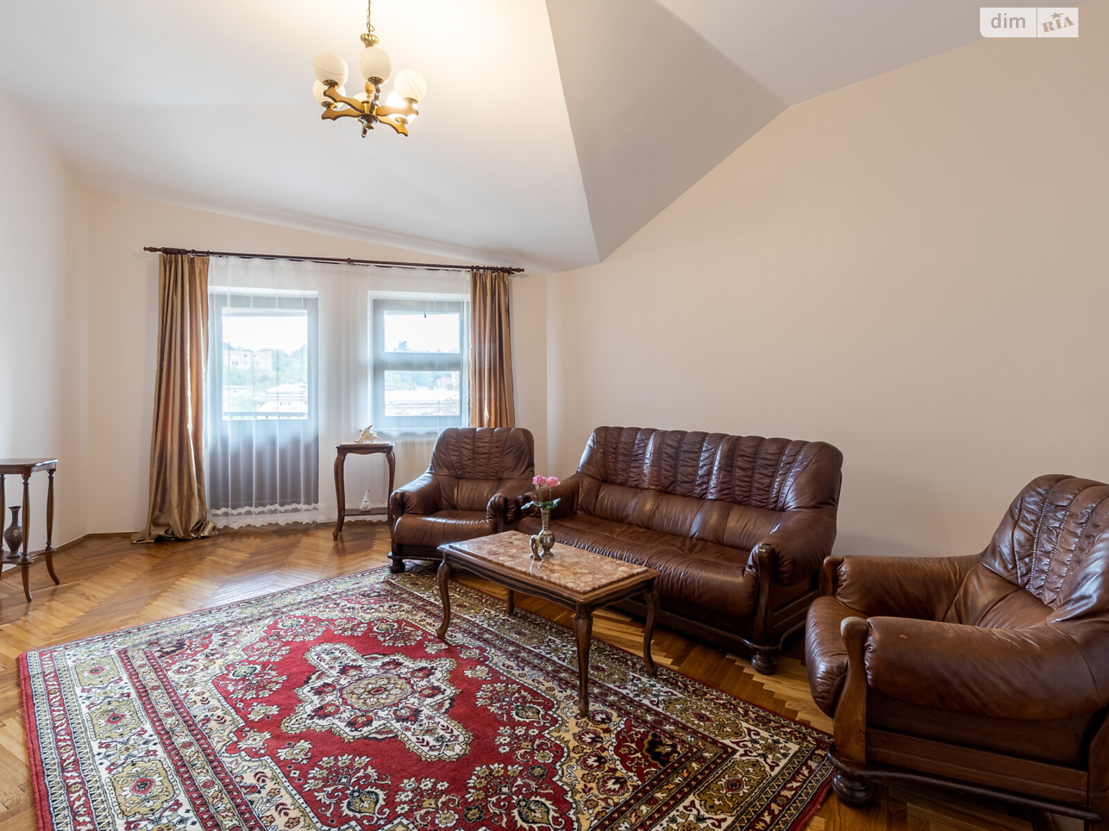 Продажа пятикомнатной квартиры в Львове, на ул. Свенцицкого Иллариона 18, район Софиевка (Галицкий) фото 1