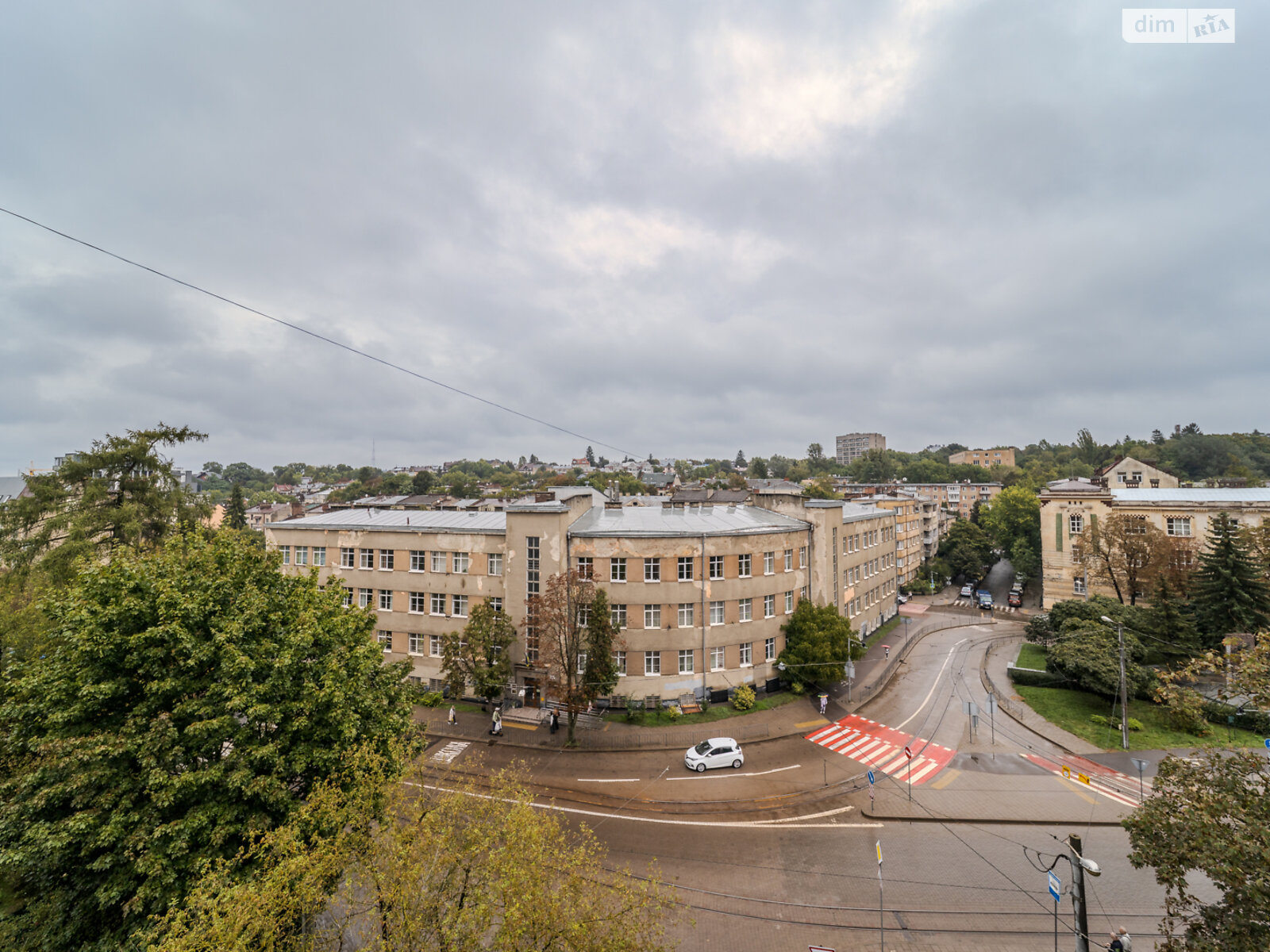 Продажа пятикомнатной квартиры в Львове, на ул. Свенцицкого Иллариона 18, район Софиевка (Галицкий) фото 1