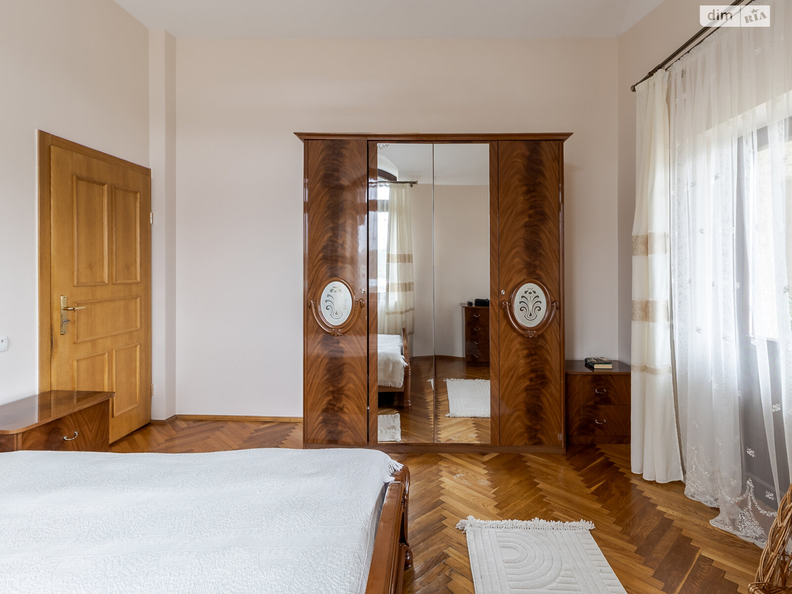 Продажа пятикомнатной квартиры в Львове, на ул. Свенцицкого Иллариона 18, район Софиевка (Галицкий) фото 1