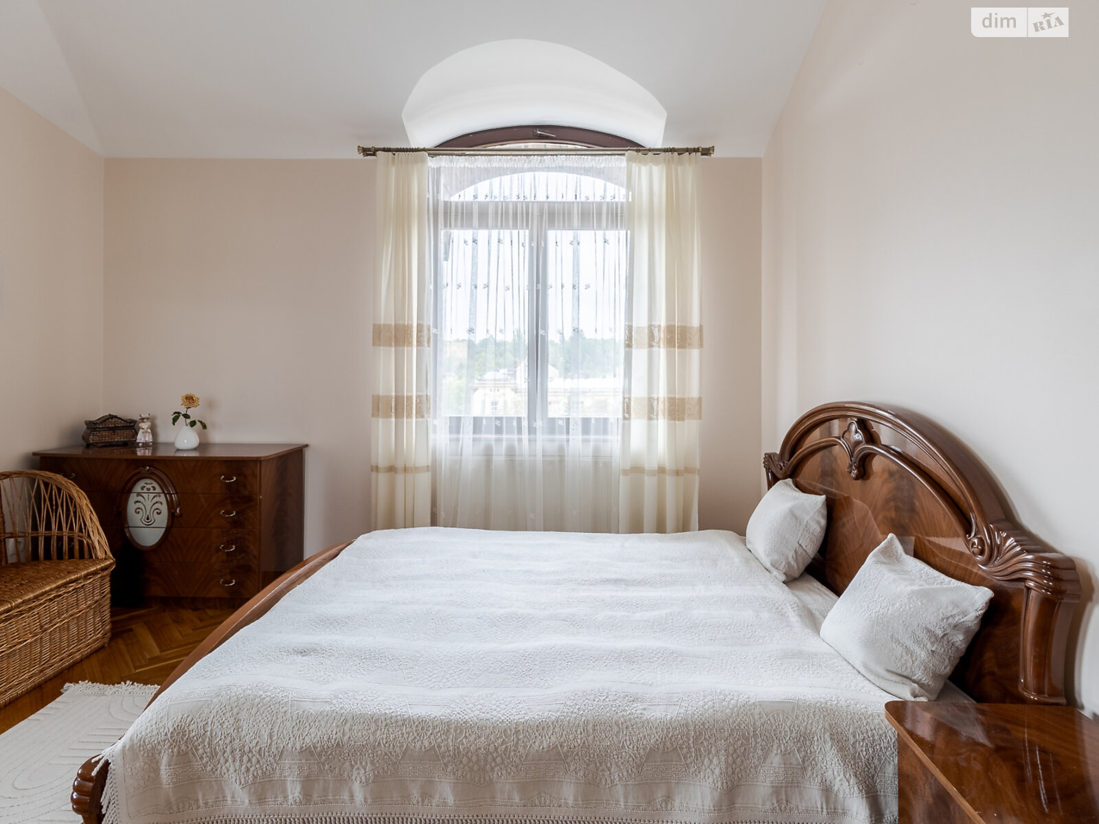 Продажа пятикомнатной квартиры в Львове, на ул. Свенцицкого Иллариона 18, район Софиевка (Галицкий) фото 1