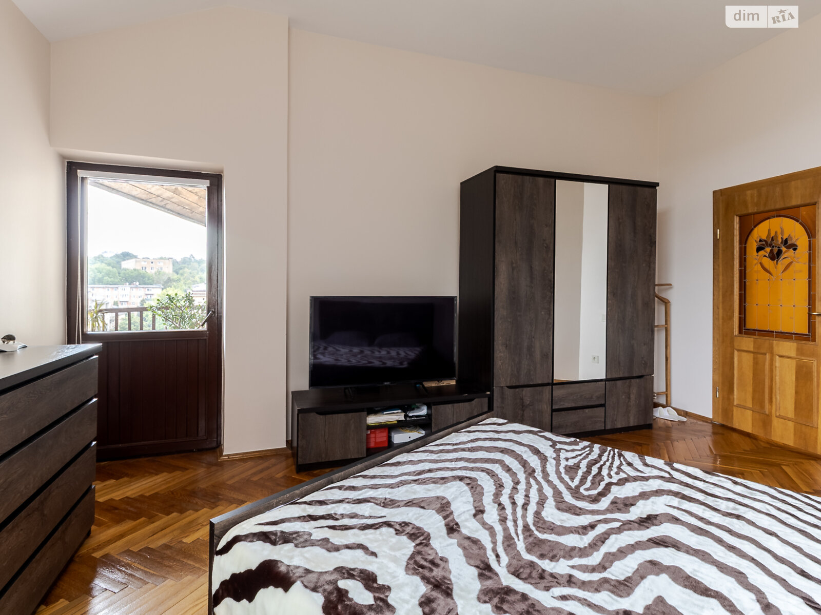 Продажа пятикомнатной квартиры в Львове, на ул. Свенцицкого Иллариона 18, район Софиевка (Галицкий) фото 1