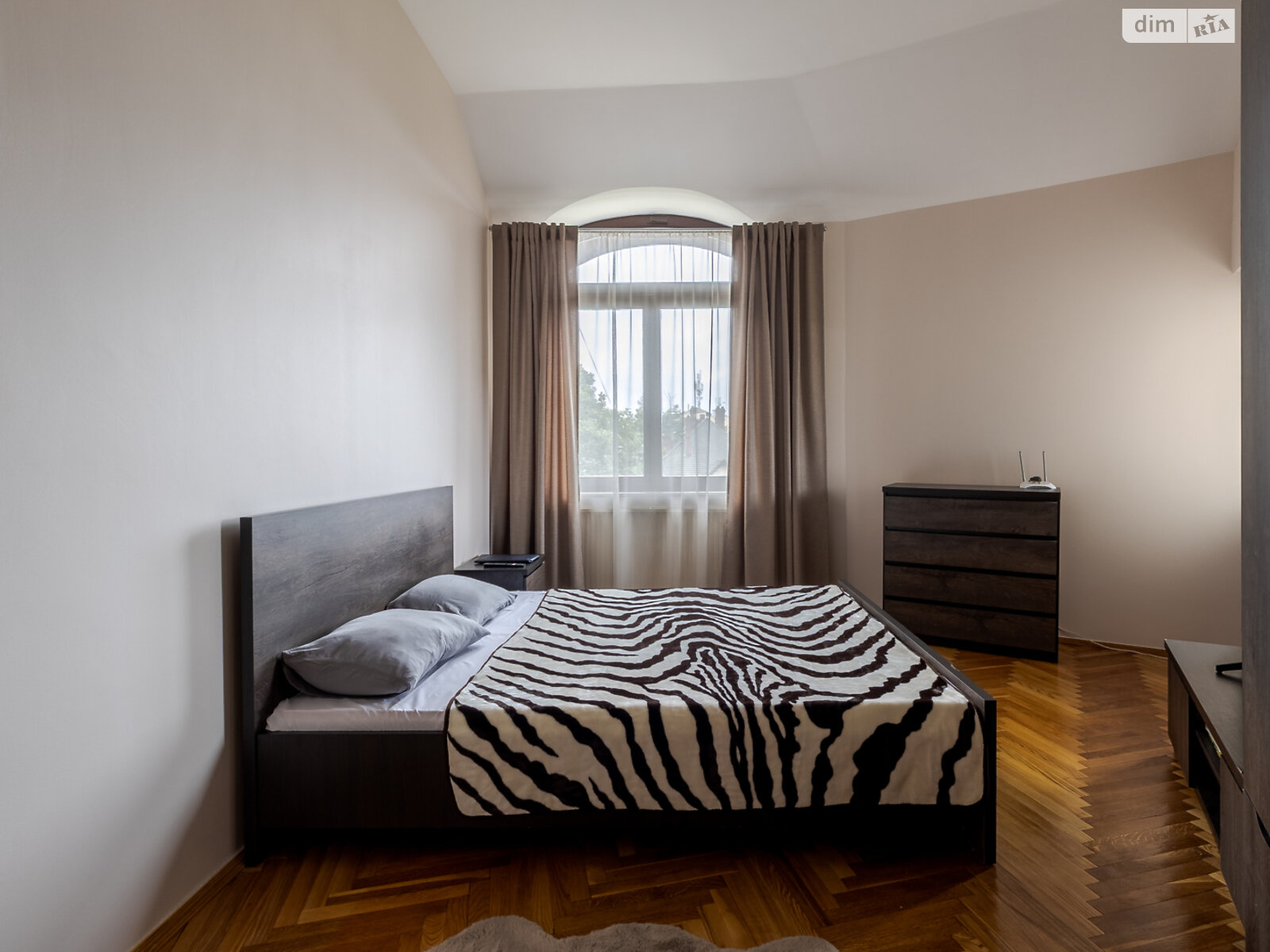 Продажа пятикомнатной квартиры в Львове, на ул. Свенцицкого Иллариона 18, район Софиевка (Галицкий) фото 1