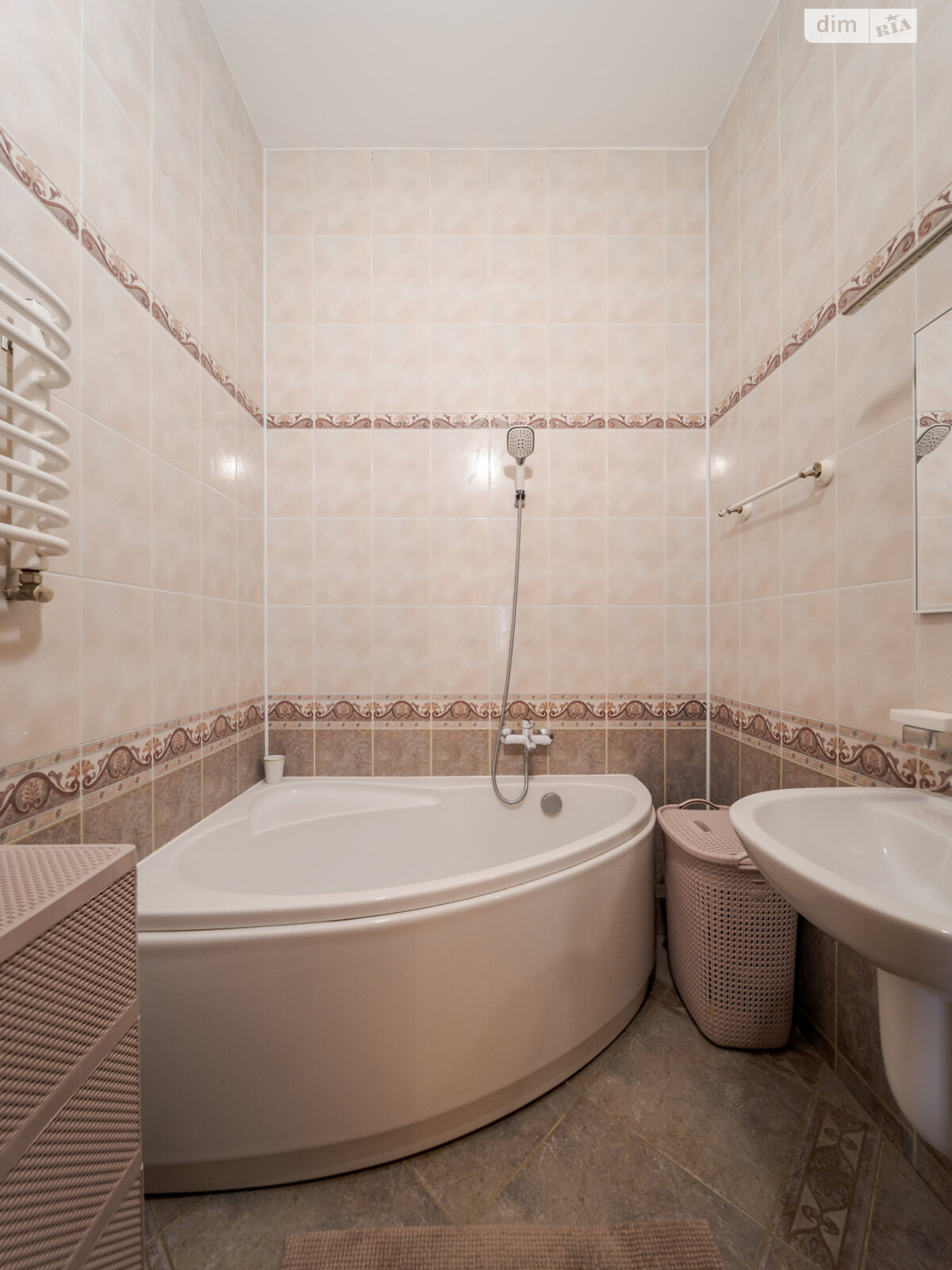 Продажа пятикомнатной квартиры в Львове, на ул. Свенцицкого Иллариона 18, район Софиевка (Галицкий) фото 1