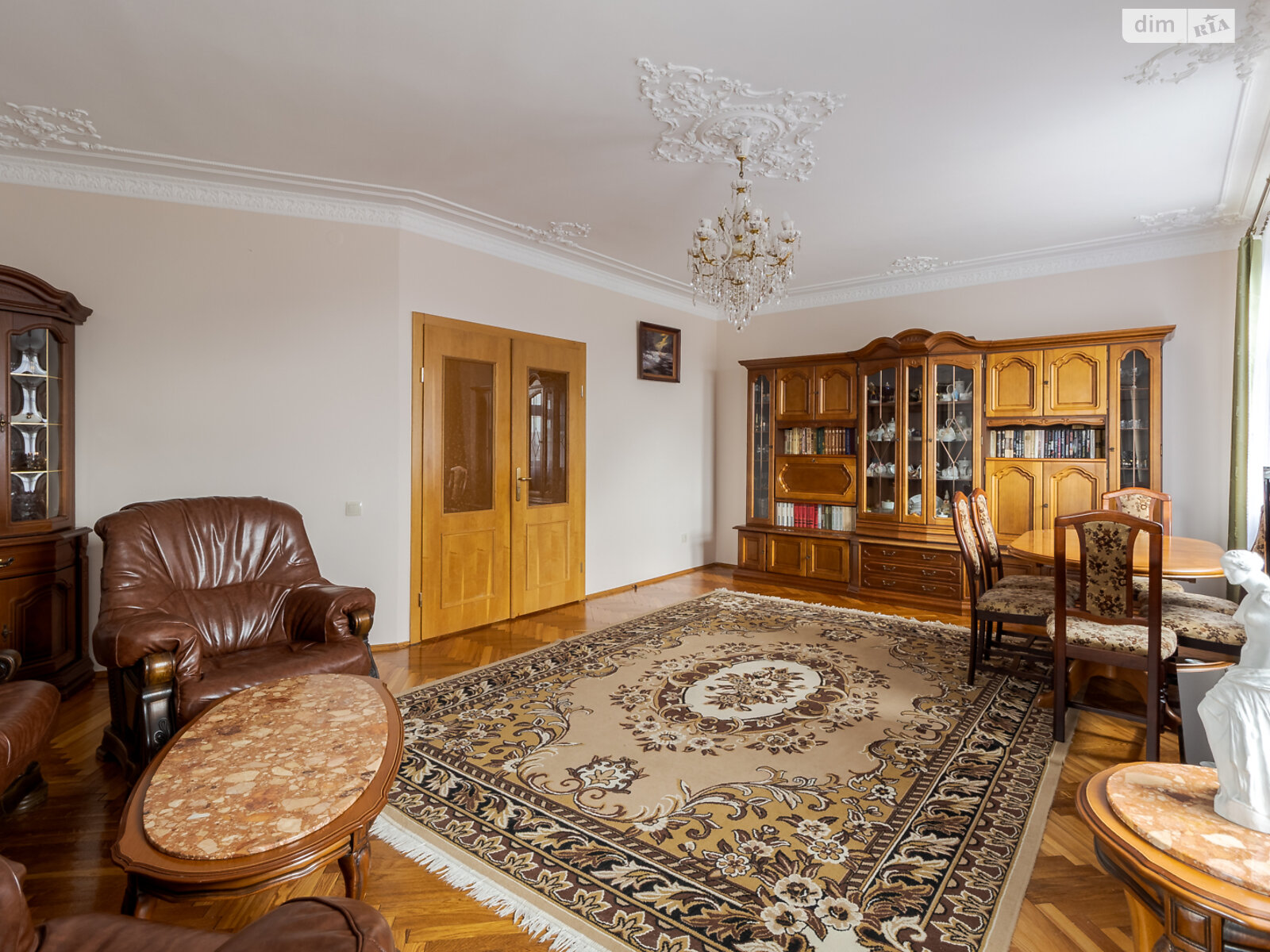 Продажа пятикомнатной квартиры в Львове, на ул. Свенцицкого Иллариона 18, район Софиевка (Галицкий) фото 1