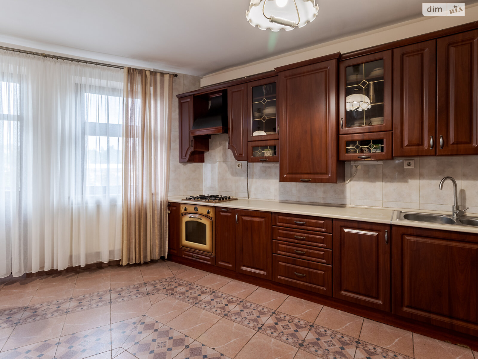 Продажа пятикомнатной квартиры в Львове, на ул. Свенцицкого Иллариона 18, район Софиевка (Галицкий) фото 1