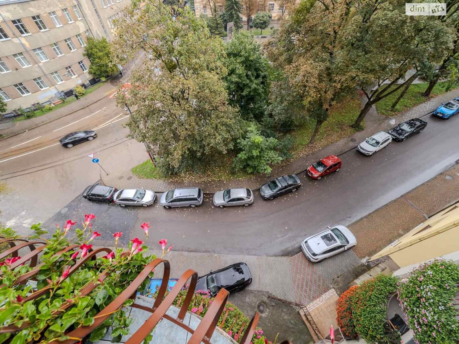 Продажа пятикомнатной квартиры в Львове, на ул. Свенцицкого Иллариона 18, район Софиевка (Галицкий) фото 1