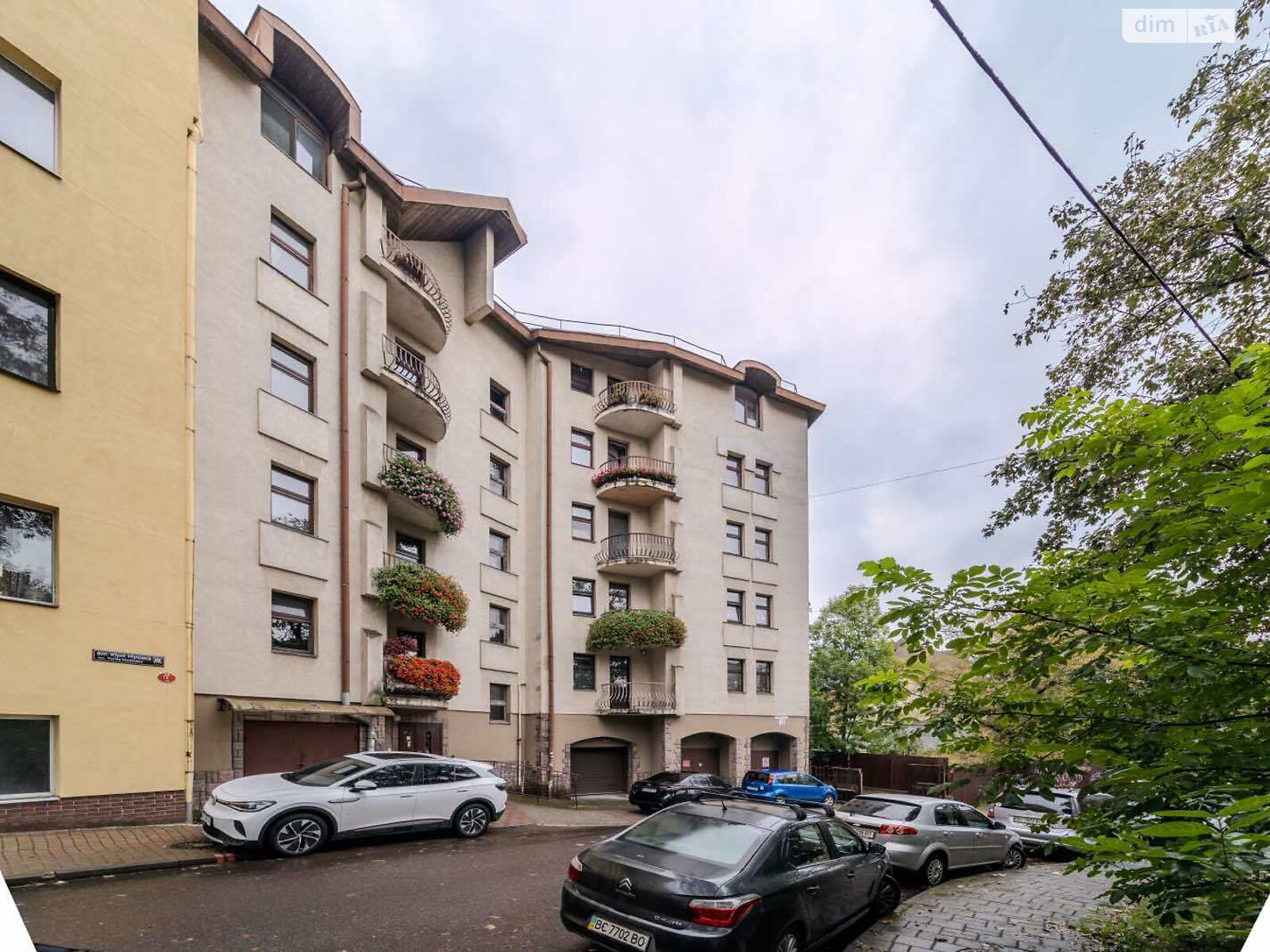 Продажа пятикомнатной квартиры в Львове, на ул. Свенцицкого Иллариона 18, район Софиевка (Галицкий) фото 1