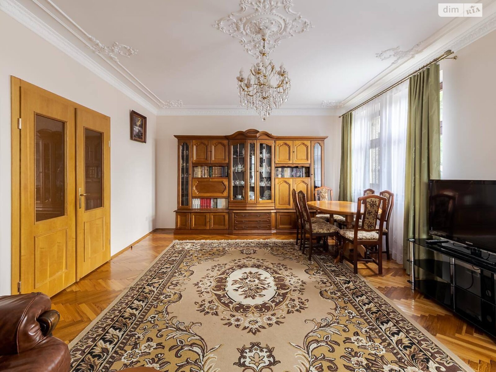 Продажа пятикомнатной квартиры в Львове, на ул. Свенцицкого Иллариона 18, район Софиевка (Галицкий) фото 1