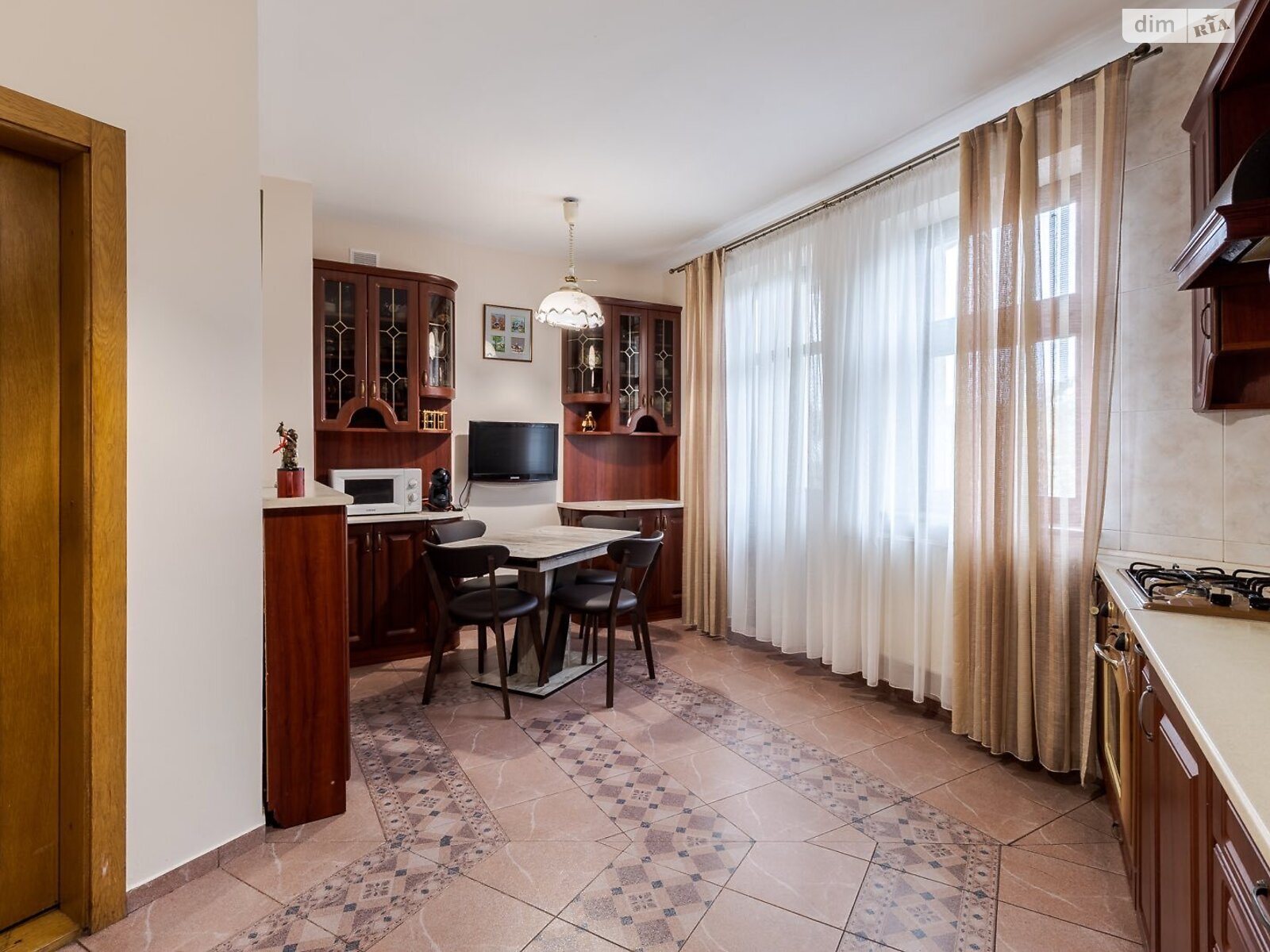 Продажа пятикомнатной квартиры в Львове, на ул. Свенцицкого Иллариона 18, район Софиевка (Галицкий) фото 1