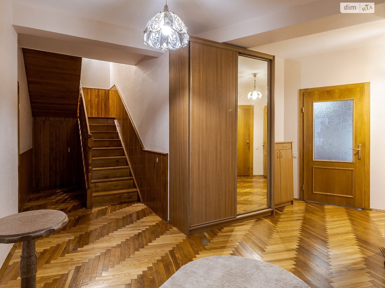 Продажа пятикомнатной квартиры в Львове, на ул. Свенцицкого Иллариона 18, район Софиевка (Галицкий) фото 1