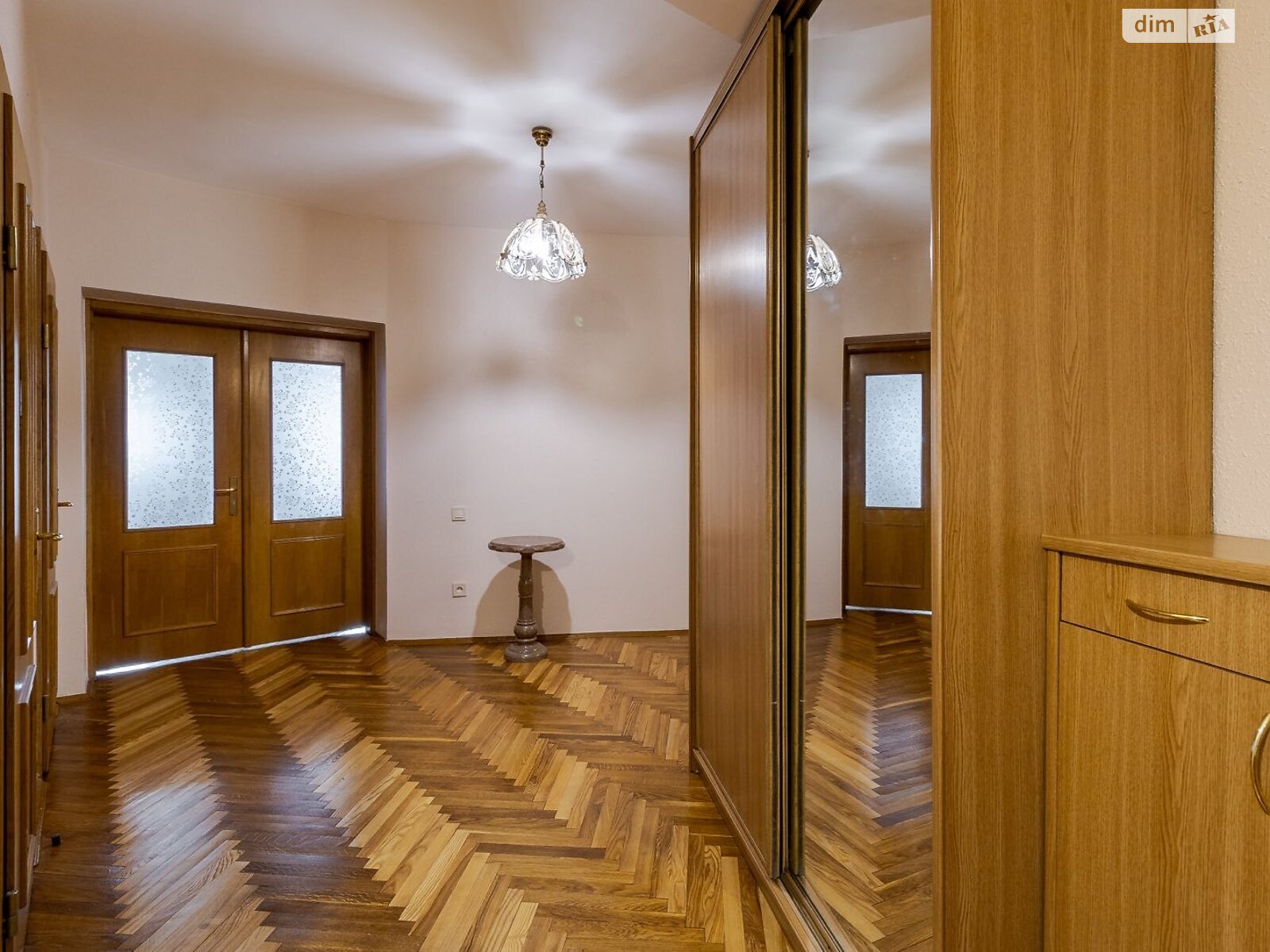 Продажа пятикомнатной квартиры в Львове, на ул. Свенцицкого Иллариона 18, район Софиевка (Галицкий) фото 1