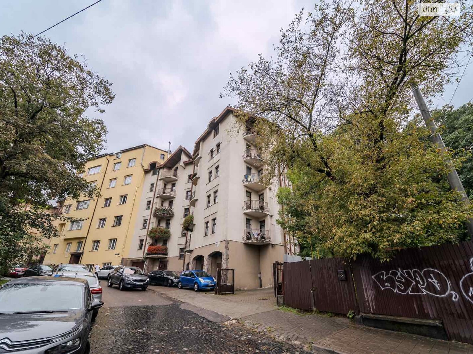 Продажа пятикомнатной квартиры в Львове, на ул. Свенцицкого Иллариона 18, район Софиевка (Галицкий) фото 1