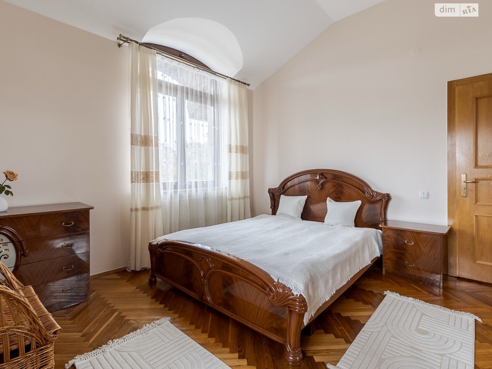 Продажа пятикомнатной квартиры в Львове, на ул. Свенцицкого Иллариона 18, район Софиевка (Галицкий) фото 1