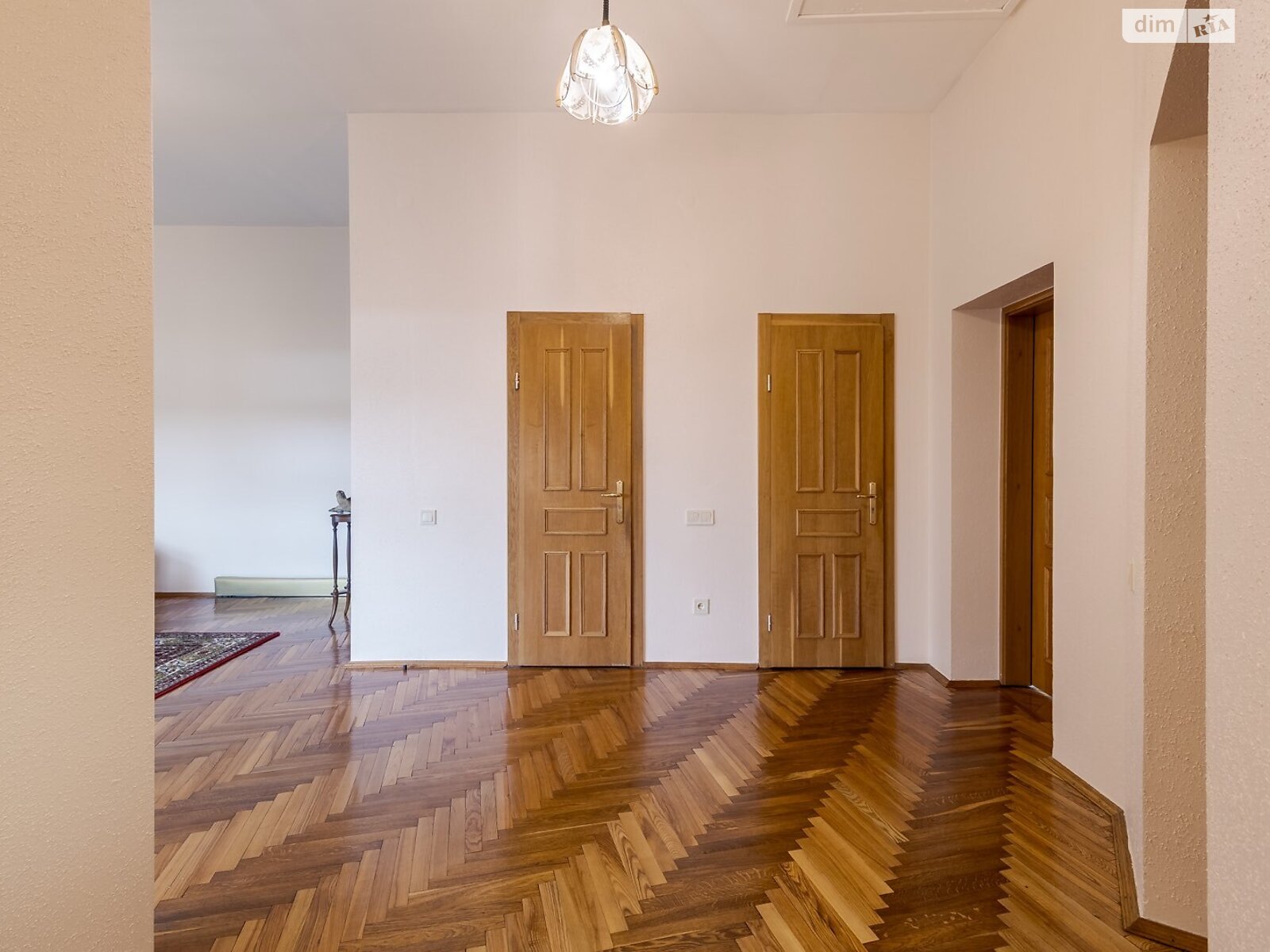 Продажа пятикомнатной квартиры в Львове, на ул. Свенцицкого Иллариона 18, район Софиевка (Галицкий) фото 1