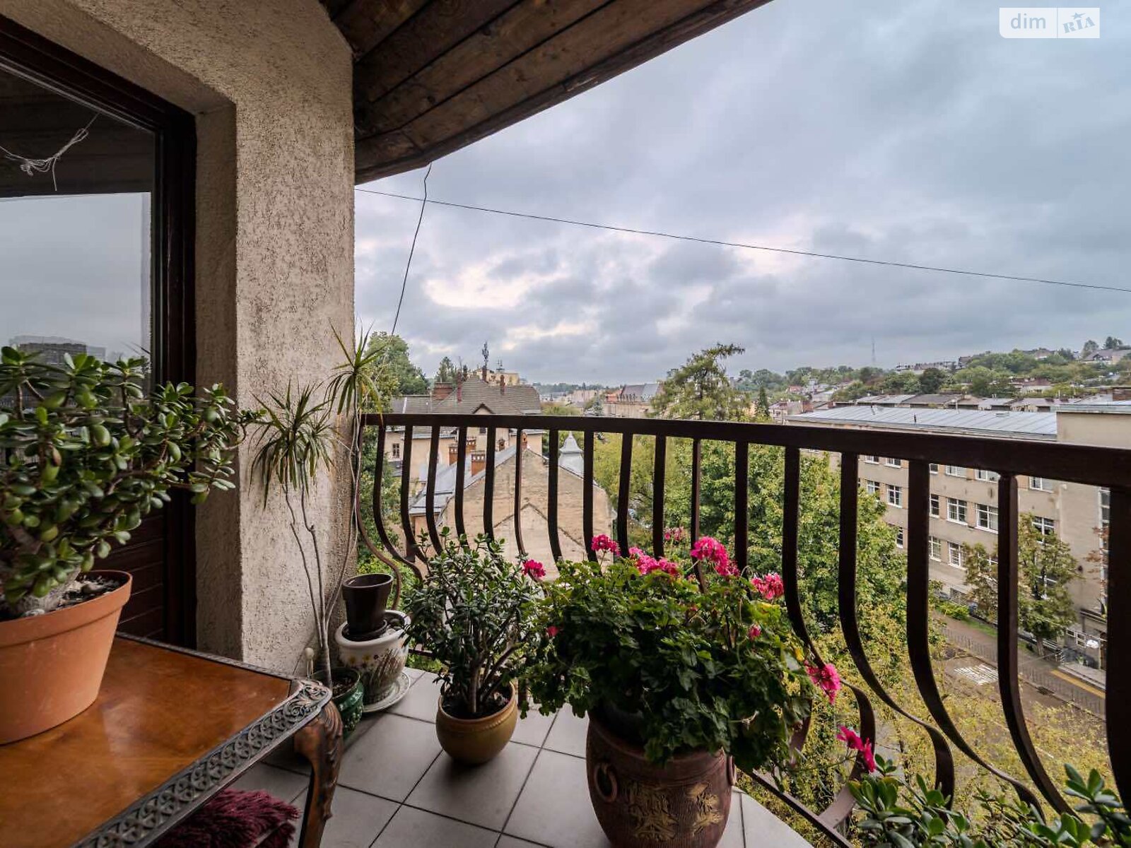 Продажа пятикомнатной квартиры в Львове, на ул. Свенцицкого Иллариона 18, район Софиевка (Галицкий) фото 1