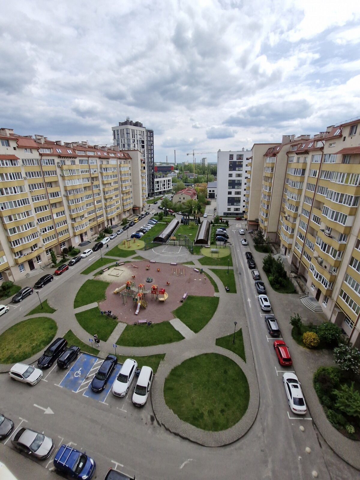 Продажа трехкомнатной квартиры в Львове, на ул. Пасечная, район Сыхов фото 1 Продажа трехкомнатной квартиры в Львове, на ул. Пасечная, район Сыхов фото 1