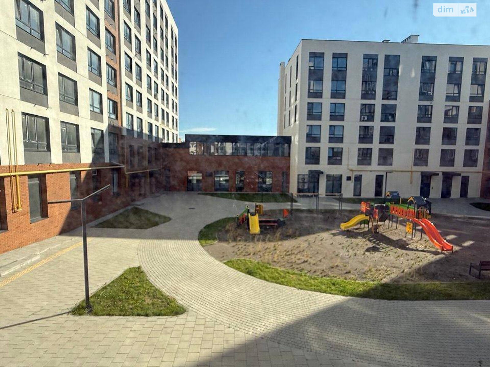 Продажа трехкомнатной квартиры в Львове, на ул. Владимира Навроцкого 31, район Сыхов фото 1 Продажа трехкомнатной квартиры в Львове, на ул. Владимира Навроцкого 31, район Сыхов фото 1