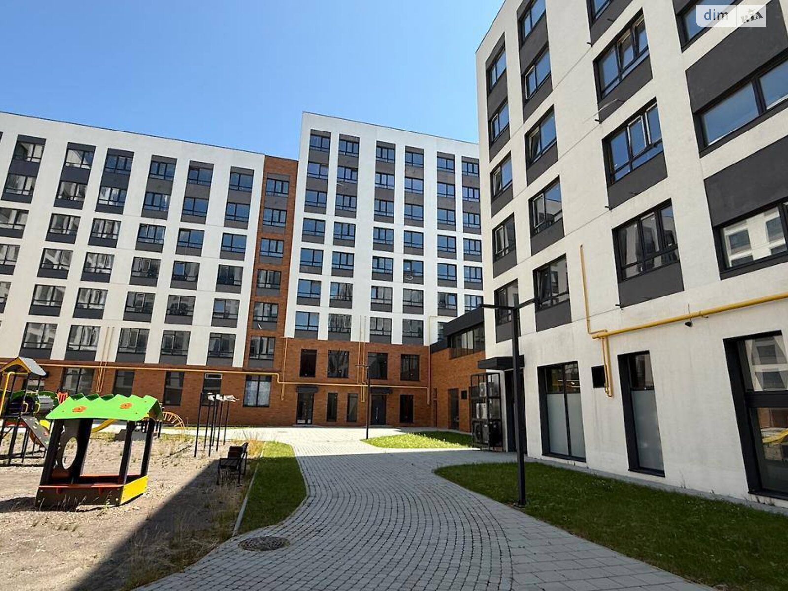 Продажа трехкомнатной квартиры в Львове, на ул. Владимира Навроцкого 31, район Сыхов фото 1 Продажа трехкомнатной квартиры в Львове, на ул. Владимира Навроцкого 31, район Сыхов фото 1