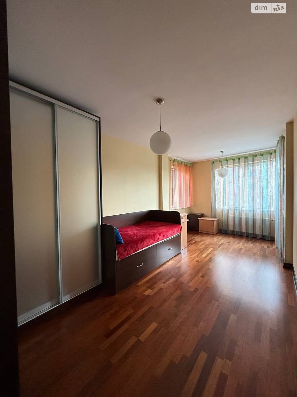 Продаж трикімнатної квартири в Львові, на вул. Зубрівська 32, район Сихів фото 1 Продаж трикімнатної квартири в Львові, на вул. Зубрівська 32, район Сихів фото 1