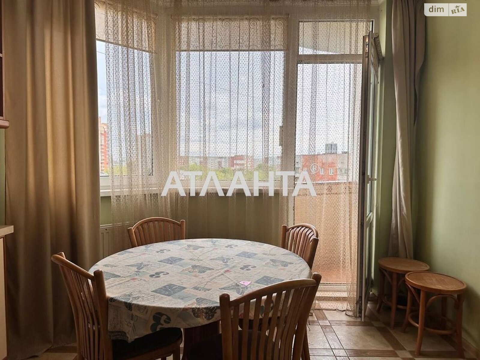 Продажа трехкомнатной квартиры в Львове, на ул. Манастырского, район Сыховский фото 1