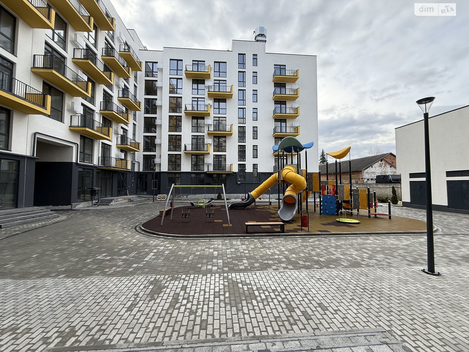 Продаж трикімнатної квартири в Львові, на вул. Володимира Навроцького 4, район Сихівський фото 1 Продаж трикімнатної квартири в Львові, на вул. Володимира Навроцького 4, район Сихівський фото 1