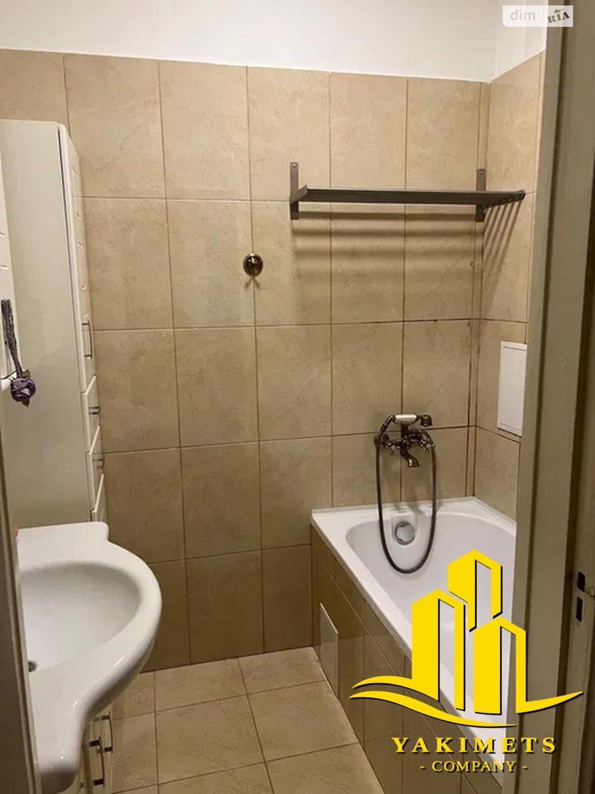 Продаж трикімнатної квартири в Львові, на вул. Дорошенка Петра 44, район Центр фото 1