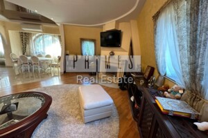 Продажа трехкомнатной квартиры в Львове, на пл. Франко Ивана 137, район Центр фото 2