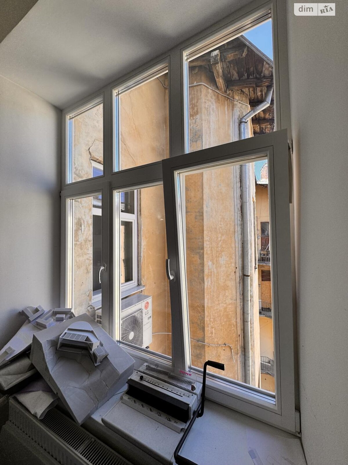 Продажа трехкомнатной квартиры в Львове, на пл. Франко Ивана, район Центр фото 1