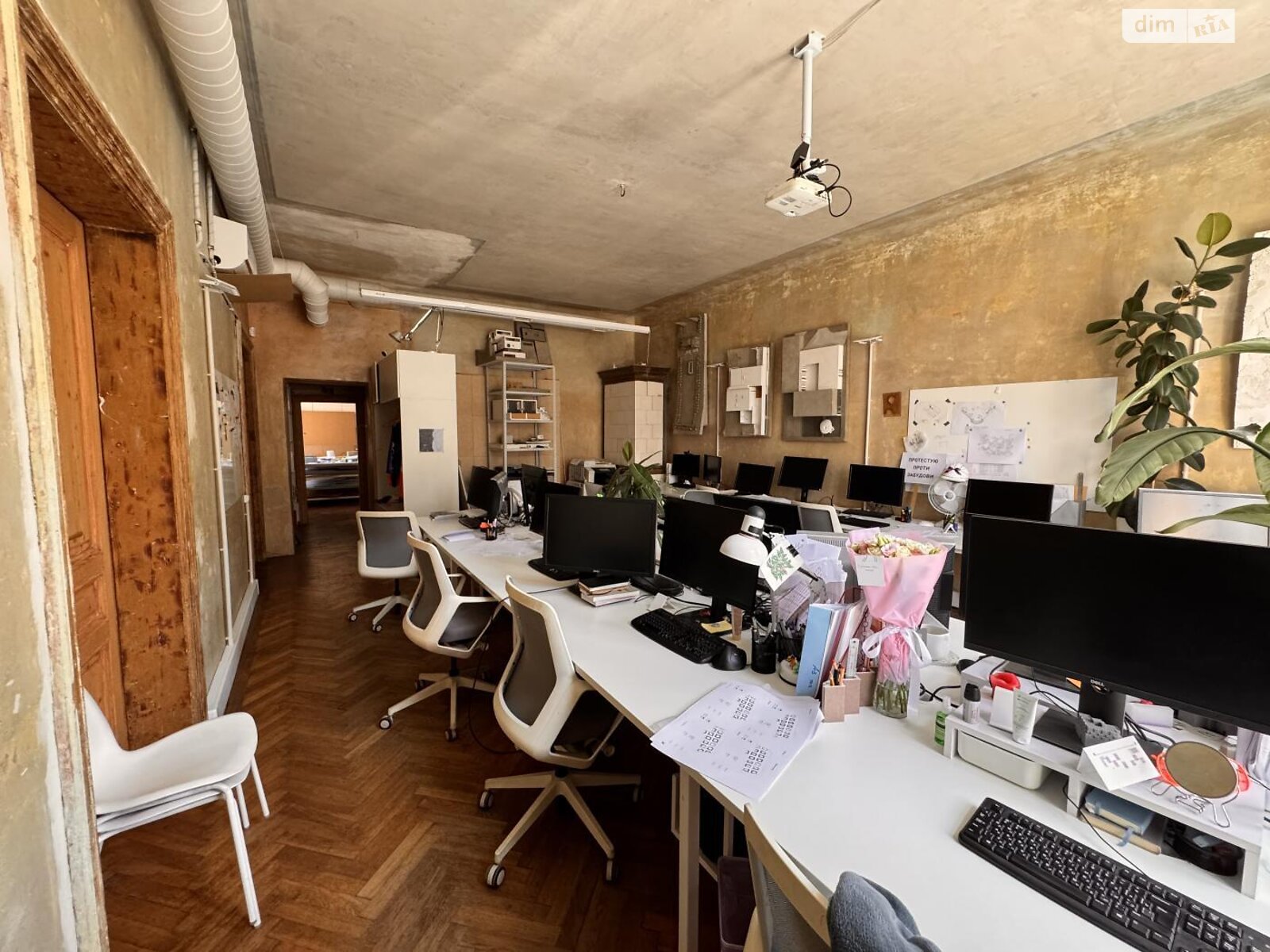 Продажа трехкомнатной квартиры в Львове, на пл. Франко Ивана, район Центр фото 1