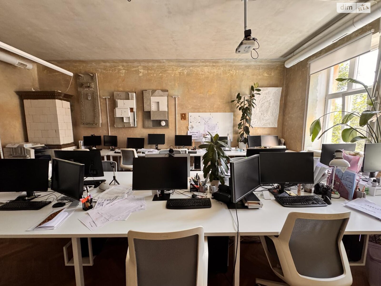 Продажа трехкомнатной квартиры в Львове, на пл. Франко Ивана, район Центр фото 1