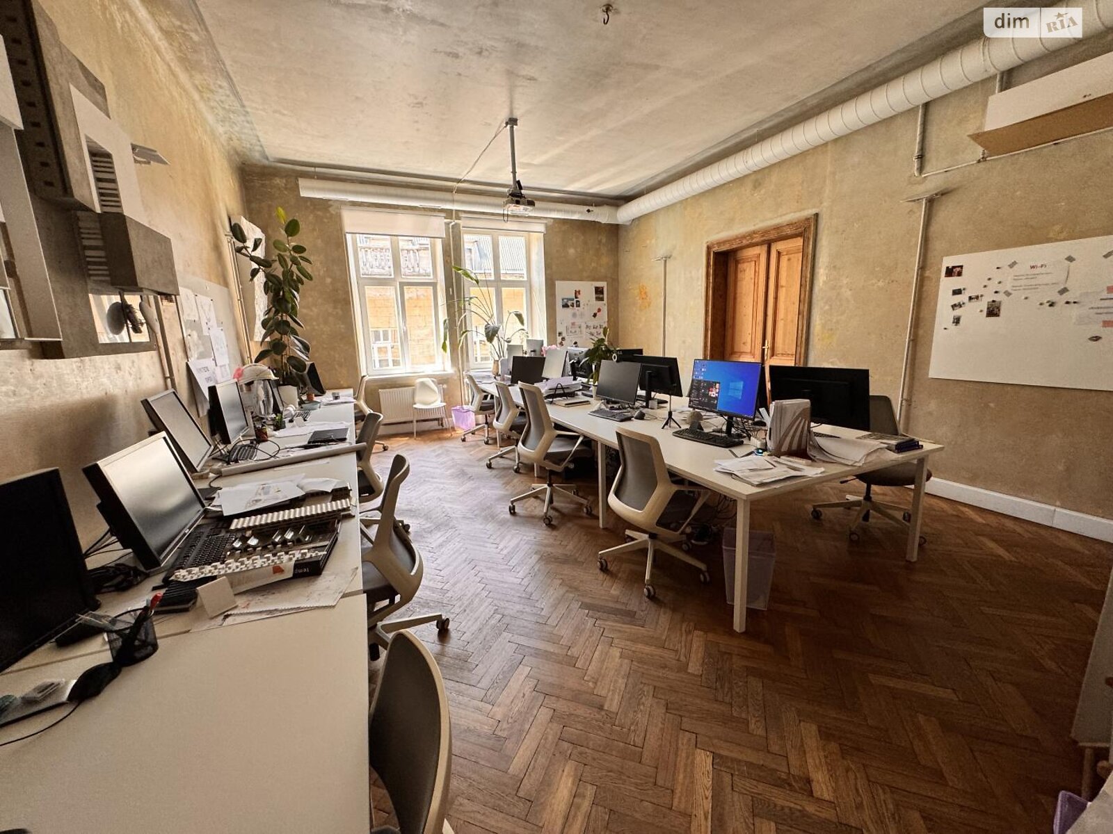 Продажа трехкомнатной квартиры в Львове, на пл. Франко Ивана, район Центр фото 1