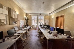 Продажа трехкомнатной квартиры в Львове, на пл. Франко Ивана, район Центр фото 2