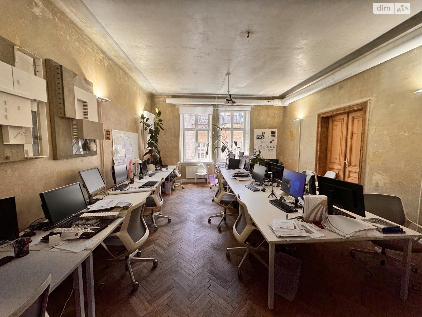 Продажа трехкомнатной квартиры в Львове, на пл. Франко Ивана, район Центр фото 1