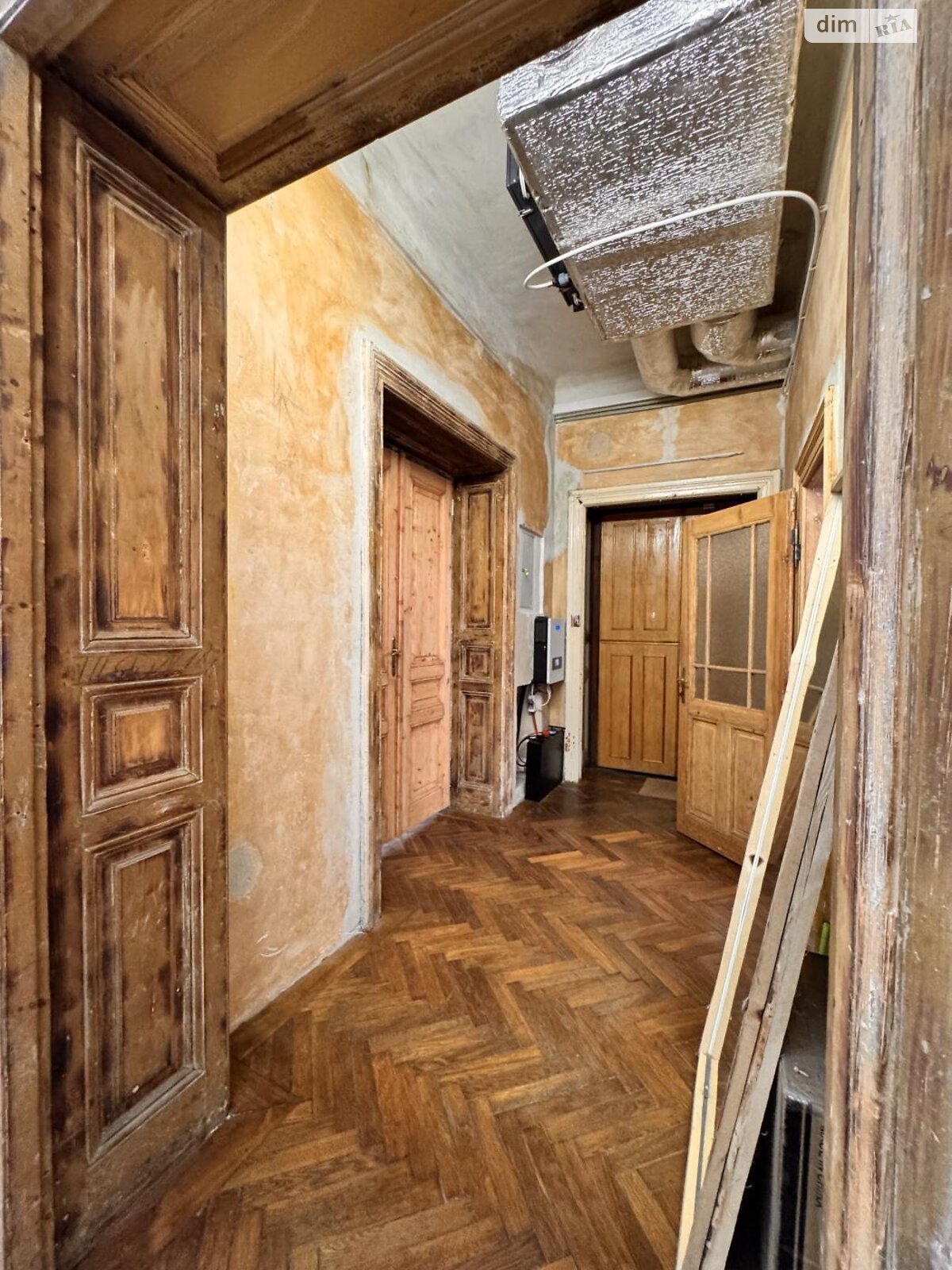 Продажа трехкомнатной квартиры в Львове, на пл. Франко Ивана, район Центр фото 1