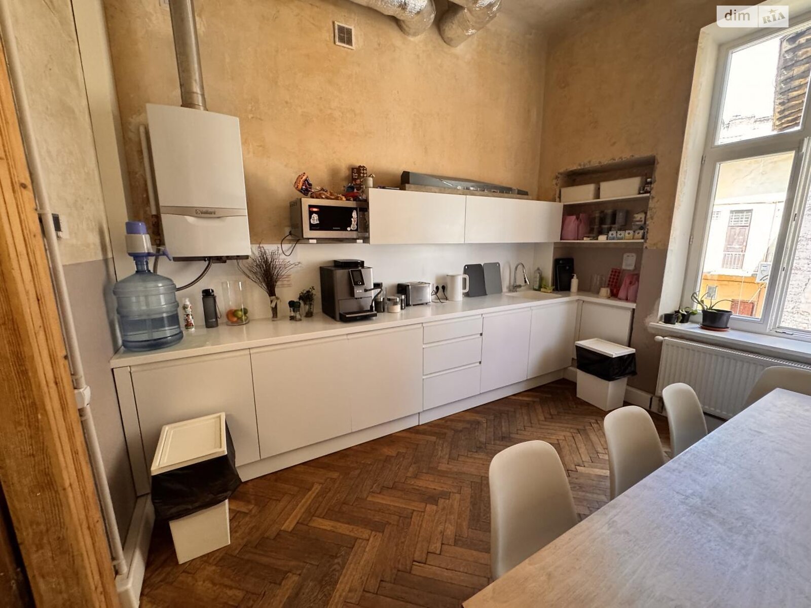 Продажа трехкомнатной квартиры в Львове, на пл. Франко Ивана, район Центр фото 1